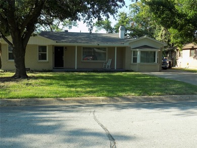 Stunning 3-bedroom home in established neighbor, close to Lake - photo 1