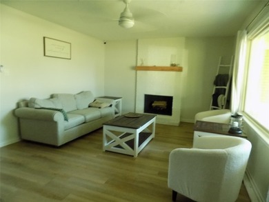Stunning 3-bedroom home in established neighbor, close to Lake - photo 2