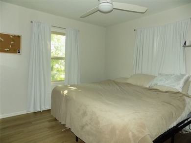 Stunning 3-bedroom home in established neighbor, close to Lake - photo 10