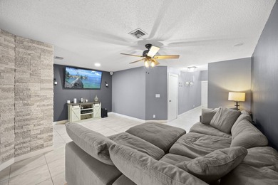 Beautifully updated townhome in the gated community of Discover - photo 5