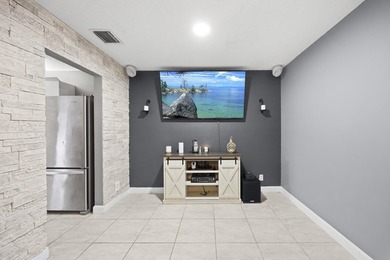 Beautifully updated townhome in the gated community of Discover - photo 6