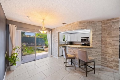 Beautifully updated townhome in the gated community of Discover - photo 8