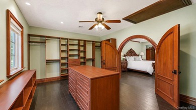 Exceptional brick estate offering 9,023 sq ft of refined living - photo 19