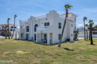 Gorgeous Ocean Front with 3 Beds, 2.1 baths, 2 car garage & NO - photo 1