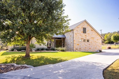 Lovely stand alone German Cottage in Comanche Trace with no - photo 2