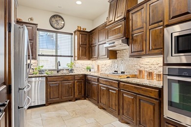 Lovely stand alone German Cottage in Comanche Trace with no - photo 8