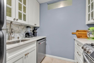 Welcome home to this beautifully renovated, move-in ready - photo 8