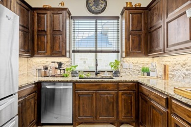 Lovely stand alone German Cottage in Comanche Trace with no - photo 9
