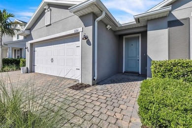 Move-in-ready and beautifully upgraded, this 3-bed + den, 2-bath - photo 3