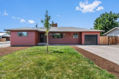 3 bedroom, 2 bath home offers plenty of space to relax with a - photo 3