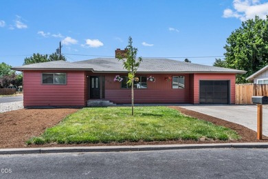 3 bedroom, 2 bath home offers plenty of space to relax with a - photo 4