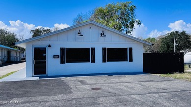 Excellent central location! Versatile 1,500 SF commercial - photo 3