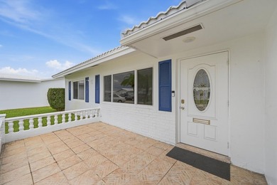 Meticulously updated and maintained, this beautiful 2Br/2Ba home - photo 3