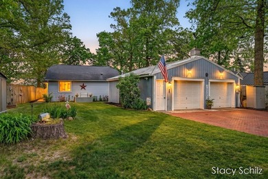 Beautifully maintained lakefront home offering 40 feet of - photo 1