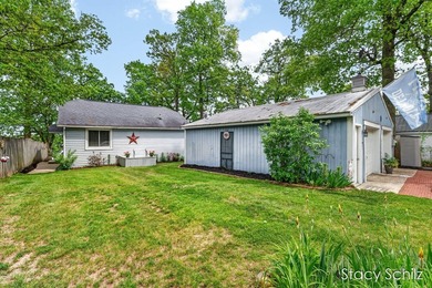 Beautifully maintained lakefront home offering 40 feet of - photo 3