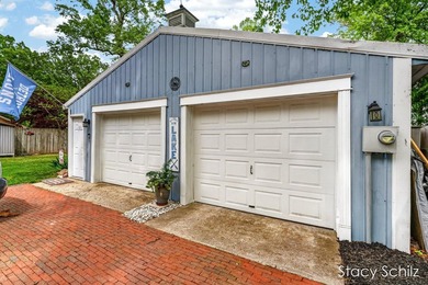 Beautifully maintained lakefront home offering 40 feet of - photo 4