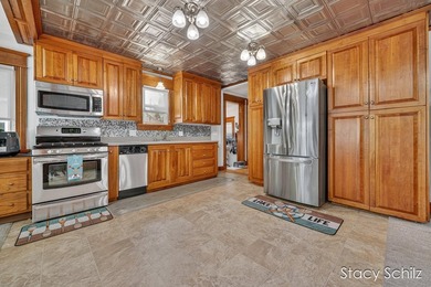 Beautifully maintained lakefront home offering 40 feet of - photo 9