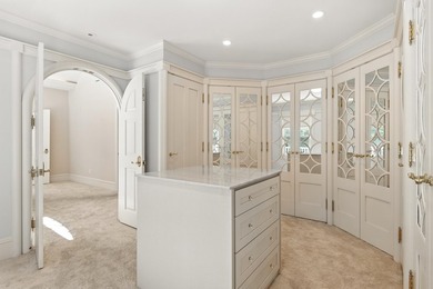 Upon arrival, a classic Porte' Cochere welcomes you to this - photo 25
