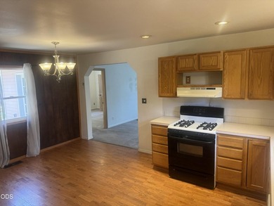 Here is a super cute two bedroom one bath home close to OIT and - photo 6
