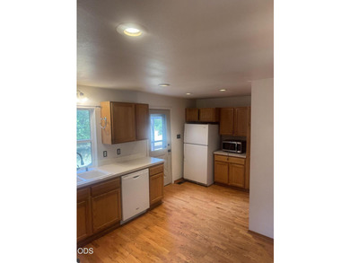 Here is a super cute two bedroom one bath home close to OIT and - photo 7