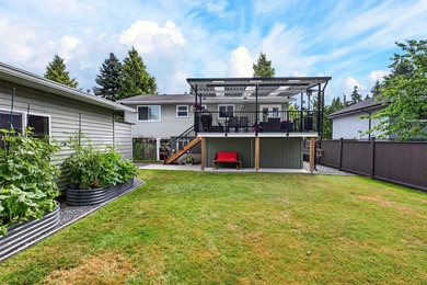 Welcome to this beautifully renovated 4-bedroom home, perfectly - photo 32