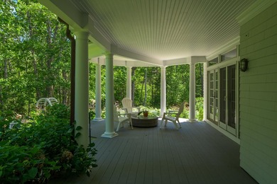 Upon arrival, a classic Porte' Cochere welcomes you to this - photo 42