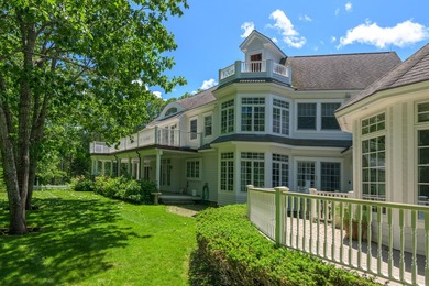 Upon arrival, a classic Porte' Cochere welcomes you to this - photo 44