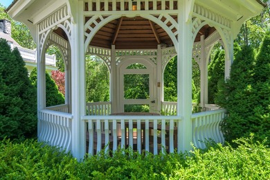 Upon arrival, a classic Porte' Cochere welcomes you to this - photo 45