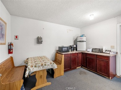 PRIME 3,200 sq ft commercial property on a full acre, offering - photo 10