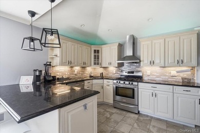 Welcome to this beautifully maintained and move-in ready ranch - photo 7