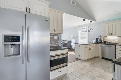 Welcome to this beautifully maintained and move-in ready ranch - photo 9
