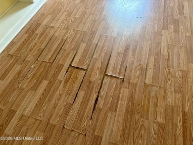 APPROVED SHORT SALE! 3 Bedrooms | 2 Bathrooms, Large bonus room - photo 4