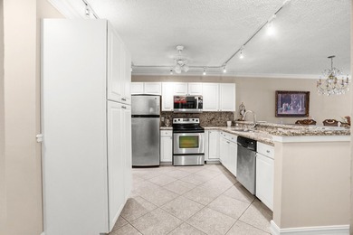 MUST SEE! 2 Bedroom,2 Bathroom Villa with 1-car garage. Garden - photo 8