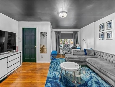 Detached One-Family in the Heart of Canarsie: Space, Parking & - photo 2