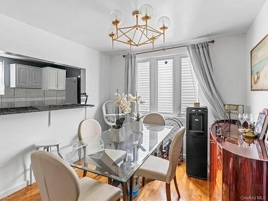 Detached One-Family in the Heart of Canarsie: Space, Parking & - photo 3