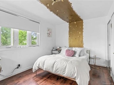 Detached One-Family in the Heart of Canarsie: Space, Parking & - photo 4