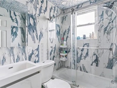 Detached One-Family in the Heart of Canarsie: Space, Parking & - photo 5
