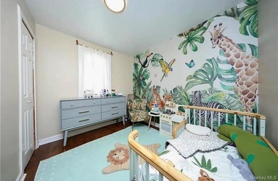 Detached One-Family in the Heart of Canarsie: Space, Parking & - photo 6