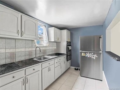 Detached One-Family in the Heart of Canarsie: Space, Parking & - photo 9