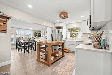 Fantastic totally renovated 2 bedroom 2 bath 1 car garage - photo 3