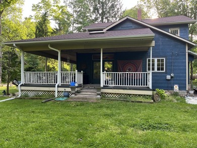 Historic farm house in need of being brought back to its - photo 2