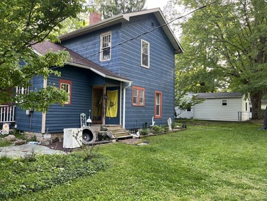 Historic farm house in need of being brought back to its - photo 3