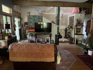Historic farm house in need of being brought back to its - photo 7