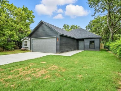 Lake Texoma Home Active Under Contract in Pottsboro Texas