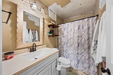 3-bedroom, 1-bath home sits in the heart of Kerrville, just - photo 10