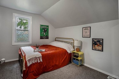 Welcome to this charming 3-bedroom, 1.5 bath single family home - photo 11
