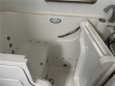 LOCATION!! Beautiful 2 Bedroom, 2 Bath Walk-In Condo - Move-In