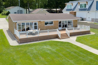 3 BD, 2 BA home on a level double lot with 100 feet of Diamond - photo 2
