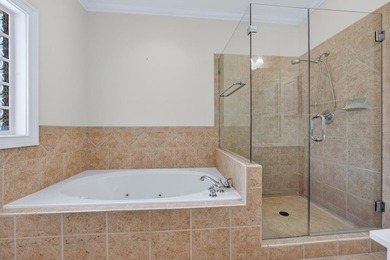 Welcome & come on in to this beautifully maintained, all brick - photo 13