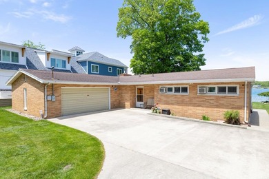 3 BD, 2 BA home on a level double lot with 100 feet of Diamond - photo 4